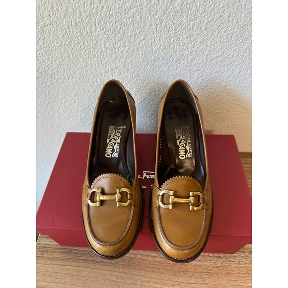 Ferragamo Morgan Tan Leather Loafer Pumps Size 7M w/ Box - Picture 2 of 3